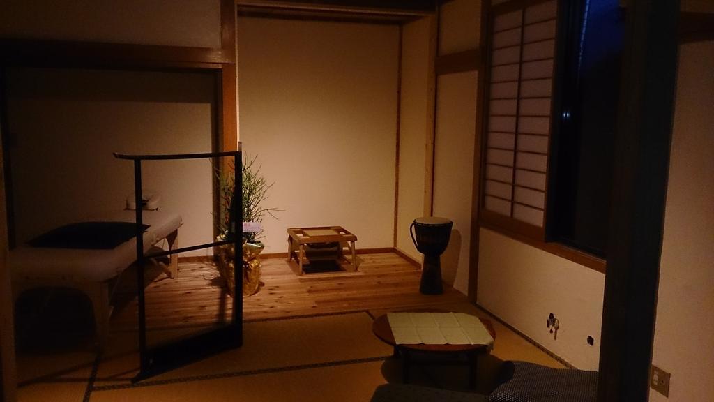 Teishaba Guesthouse&Cafe Fujiyoshida Luaran gambar