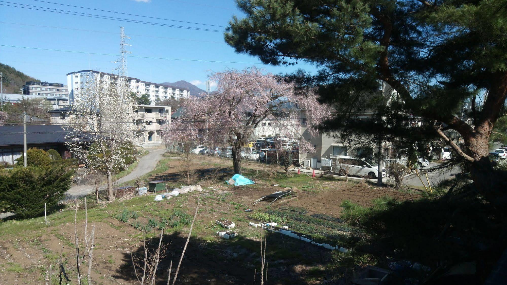 Teishaba Guesthouse&Cafe Fujiyoshida Luaran gambar